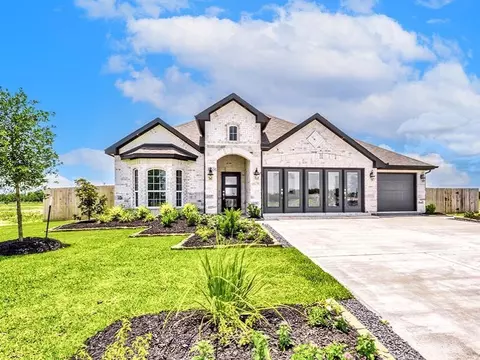 10807 Youngquist Dr, Mont Belvieu, TX 77535