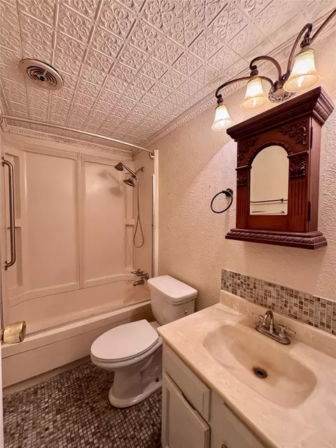 Bath - 106 Westlake Rd, Trinity, TX 75862 photo 1 of 1
