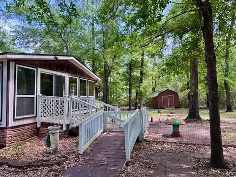 Exterior - 106 Westlake Rd, Trinity, TX 75862 photo 6 of 13