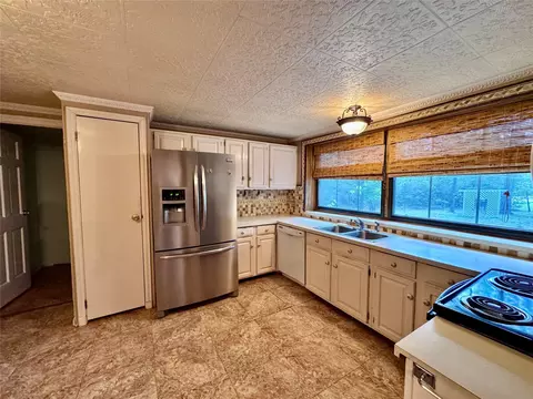 Kitchen - 106 Westlake Rd, Trinity, TX 75862 photo 1 of 2