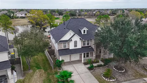 2211 Signal Hill Dr, Pearland, TX 77584