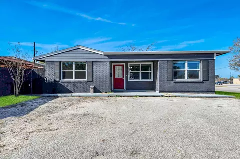 2102 Dewberry Ln, Pasadena, TX 77502