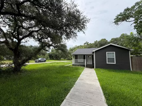 104 Mesquite St, Louise, TX 77455