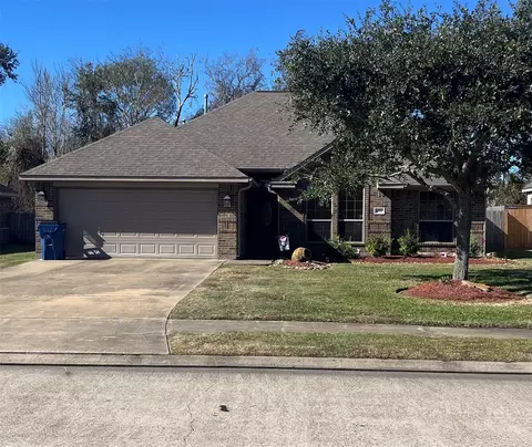 1022 Cardinal Dr, Richwood, TX 77566