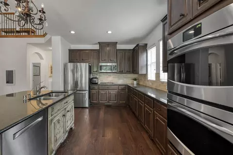 Kitchen - 471 Hendricks Forest Ln, Conroe, TX 77384 photo 2 of 4