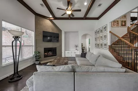 Living - 471 Hendricks Forest Ln, Conroe, TX 77384 photo 1 of 2