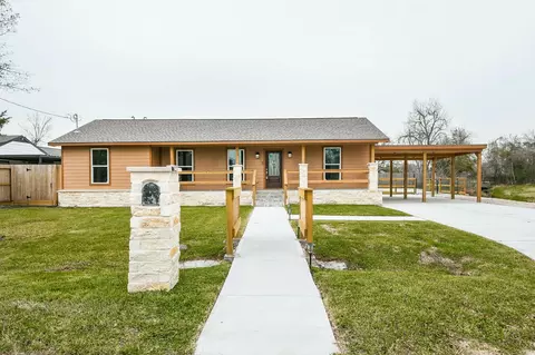 3200 Hoover St, La Marque, TX 77568