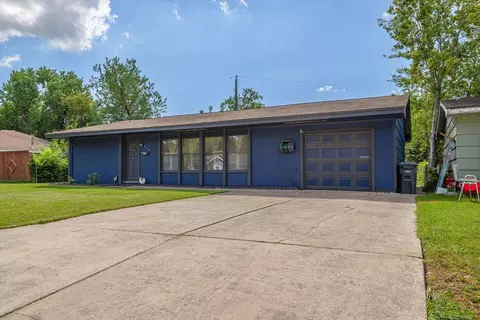 213 Highland Dr, Hitchcock, TX 77563