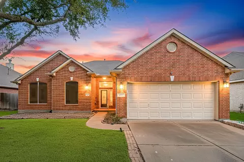 2010 Lincoln Crest Way, Sugar Land, TX 77498