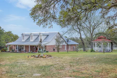 1089 Club Ln, Columbus, TX 78934