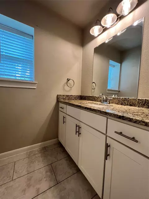 Bath - 203 Acorn Tree Ct, Spring, TX 77388 photo 6 of 8