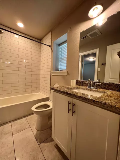 Bath - 203 Acorn Tree Ct, Spring, TX 77388 photo 7 of 8