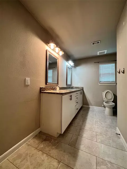 Bath - 203 Acorn Tree Ct, Spring, TX 77388 photo 5 of 8