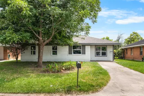 3048 Briarwick Ln, Houston, TX 77093