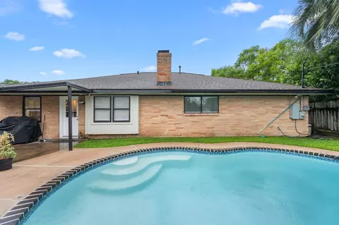 8215 Braes River Dr, Houston, TX 77074