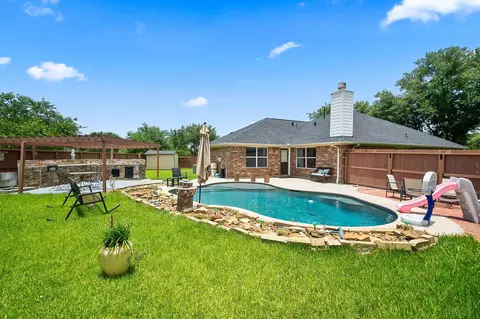 418 Sun River Ln, Dickinson, TX 77539