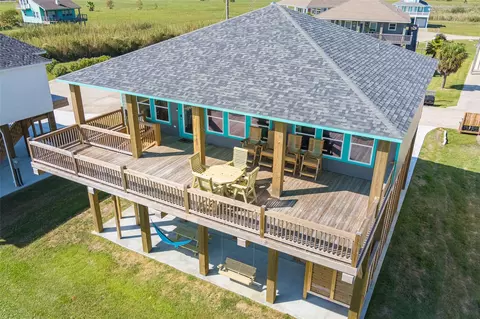 4406 Whaler Ln, Crystal Beach, TX 77650