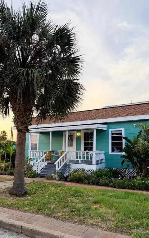 1028 Avenue L, Galveston, TX 77550