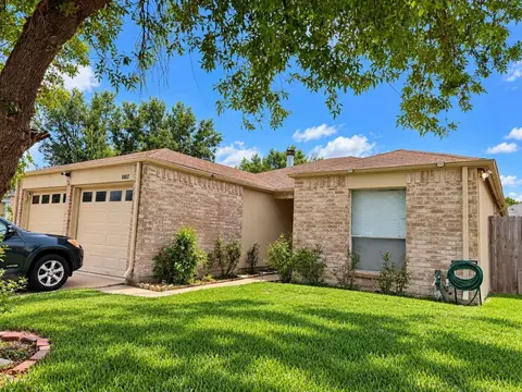 8807 Kindlewood Dr, Houston, TX 77099
