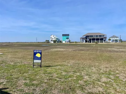 3823 Carmel Ct, Galveston, TX 77554
