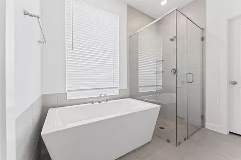 Bath - 5110 Sistine Dr, Arcola, TX 77583 photo 4 of 4