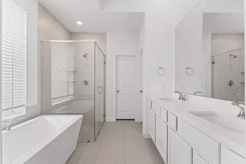 Bath - 5110 Sistine Dr, Arcola, TX 77583 photo 3 of 4