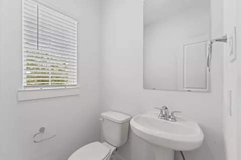 Bath - 5110 Sistine Dr, Arcola, TX 77583 photo 1 of 4