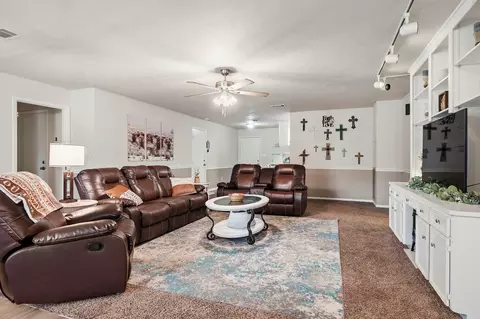 601 Rogers St, Normangee, TX 77871