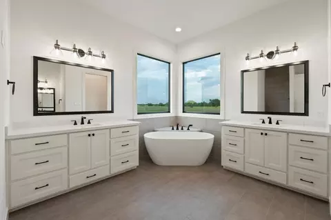 Bath - 4602 Wesson Dr, Bryan, TX 77808 photo 3 of 5