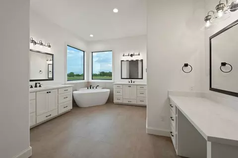Bath - 4602 Wesson Dr, Bryan, TX 77808 photo 2 of 5