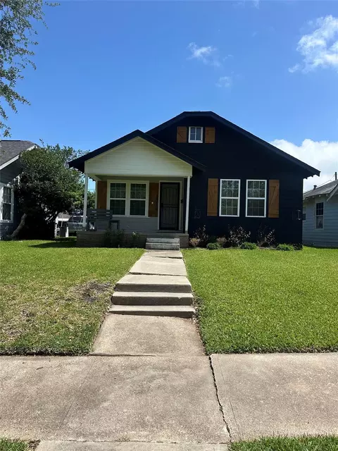 2216 New Jersey St, Baytown, TX 77520