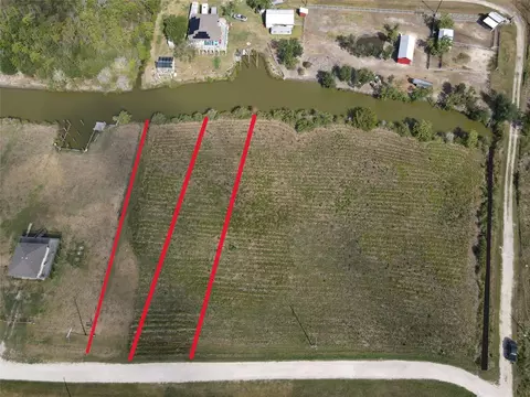 87-88 Bayou Ave, Smith Point, TX 77514