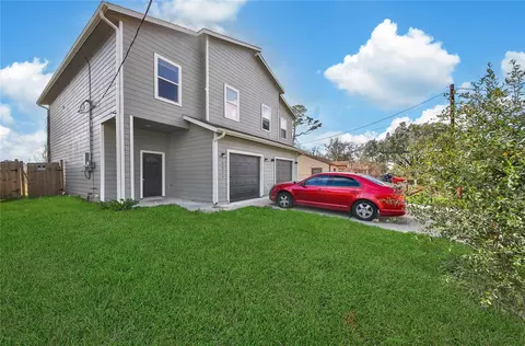 8034 Crestview Dr, Houston, TX 77028
