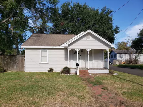 712 E Lobit St, Baytown, TX 77520