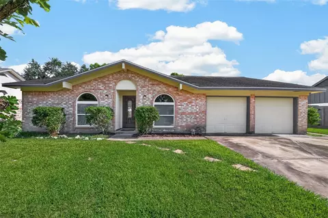 2305 Kingsway Dr, League City, TX 77573