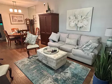 1201 Bering Dr #55, Houston, TX 77057