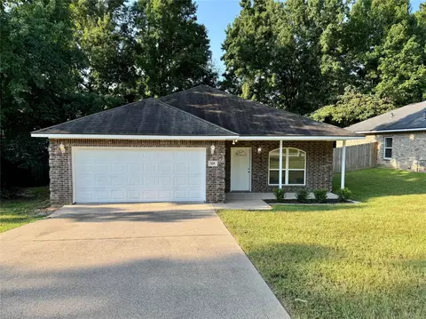 328 Green Leaf St, Huntsville, TX 77340