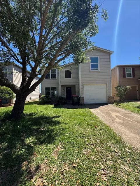 3435 Becker Glen St, Fresno, TX 77545