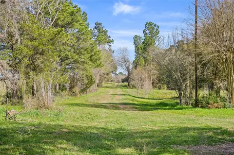 8870 Hart Ln, Sealy, TX 77474