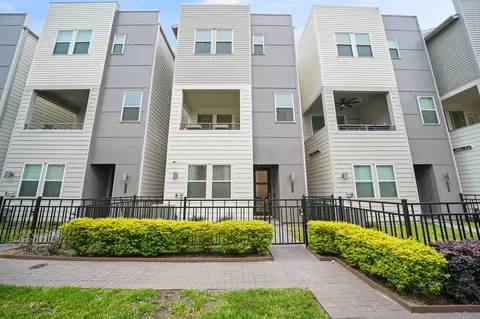 2709 Clinton Dr, Houston, TX 77020