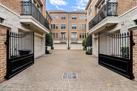 3928 W Main St, Houston, TX 77027