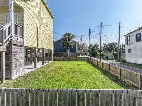 614 38th St, Galveston, TX 77550