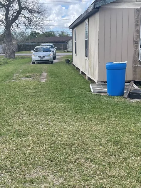Other - 208 E Pecan Ln, Clute, TX 77531 photo 1 of 1