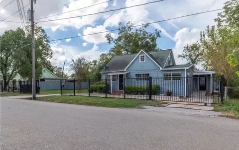 4303 Castor St, Houston, TX 77022