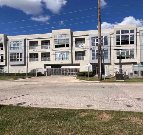 207 Pierce St #206, Houston, TX 77002