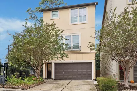 888 Fisher St, Houston, TX 77018