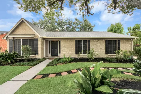 5409 Stone Creek Dr, La Porte, TX 77571