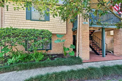 8221 Kingsbrook Rd #108, Houston, TX 77024