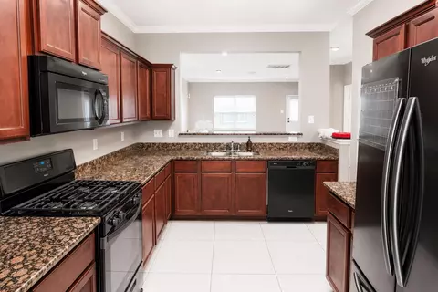 Kitchen - 9427 Ruby Mist Dr, Rosharon, TX 77583 photo 3 of 3