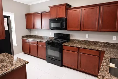 Kitchen - 9427 Ruby Mist Dr, Rosharon, TX 77583 photo 2 of 3